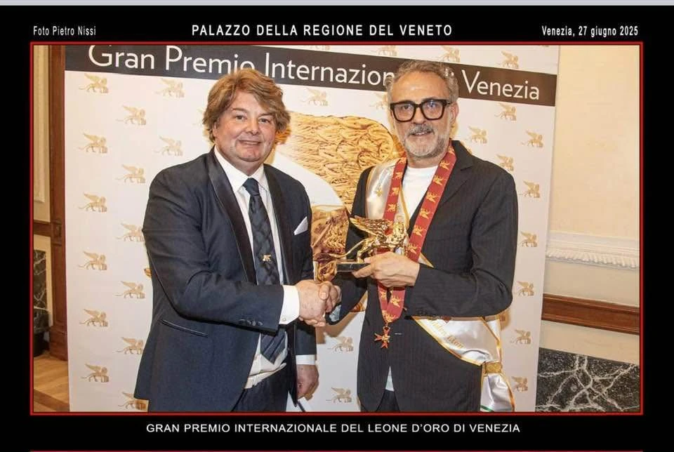 Massimo Bottura alla premiazione veneziana del 27 giugno 2025, foto Pietro Nissi
